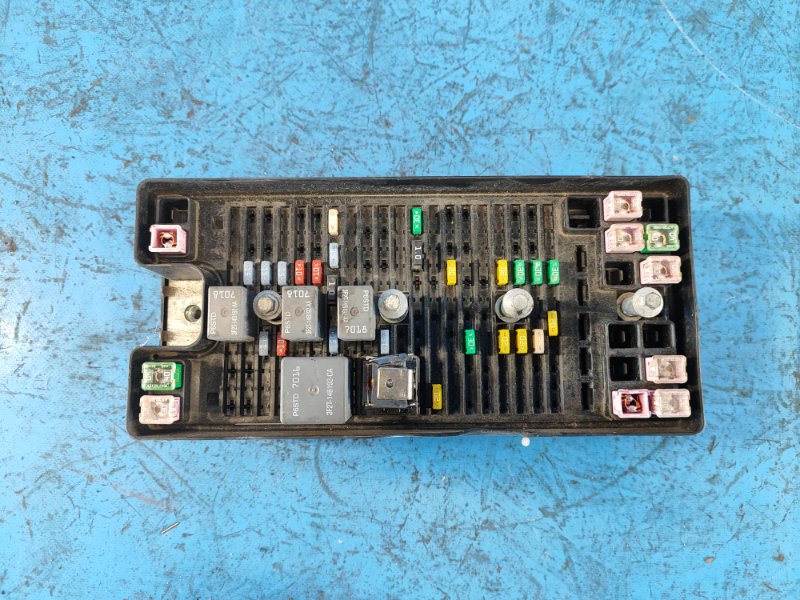 Fuse box engine compartment FORD MUSTANG 15-