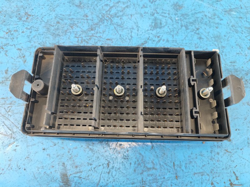 Fuse box engine compartment FORD MUSTANG 15-