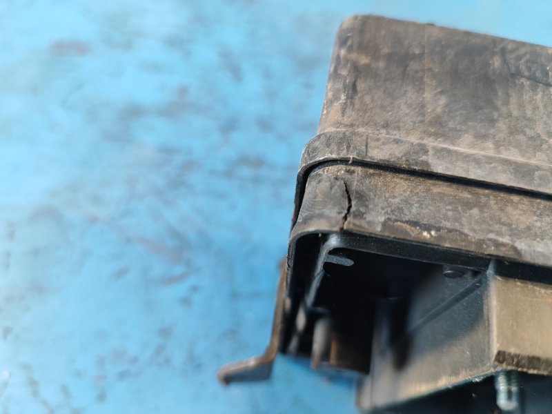Fuse box engine compartment FORD MUSTANG 15-