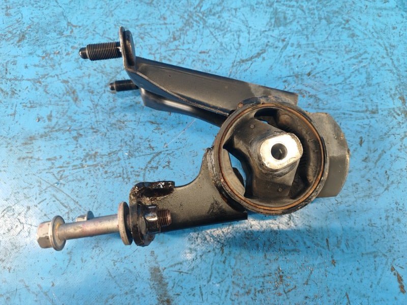 Lower engine mount for Toyota Prius - 30 09-17