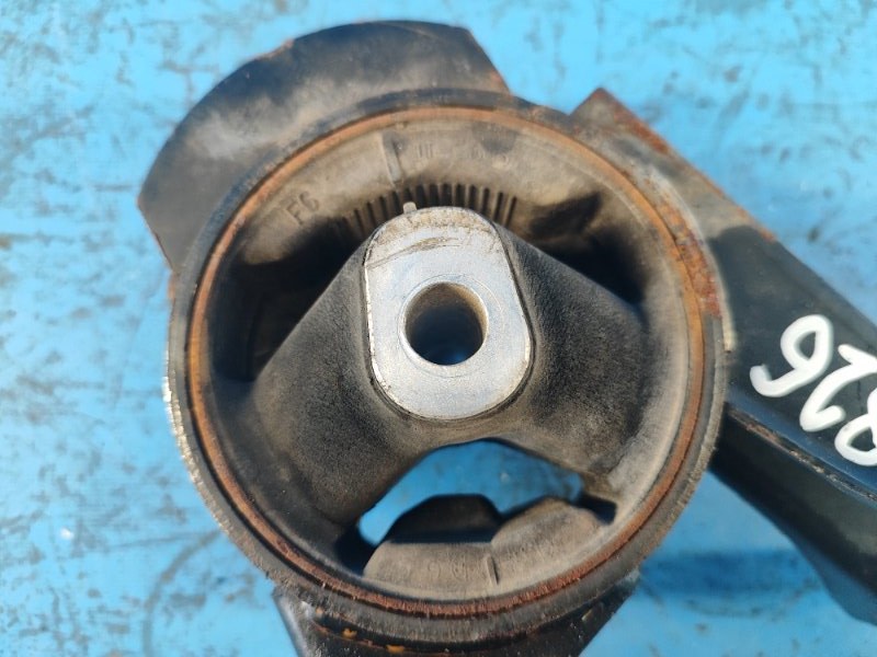 Lower engine mount for Toyota Prius - 30 09-17