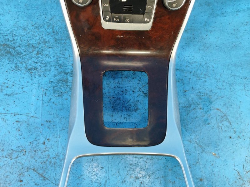 Multimedia control unit for Volvo XC70 07-16
