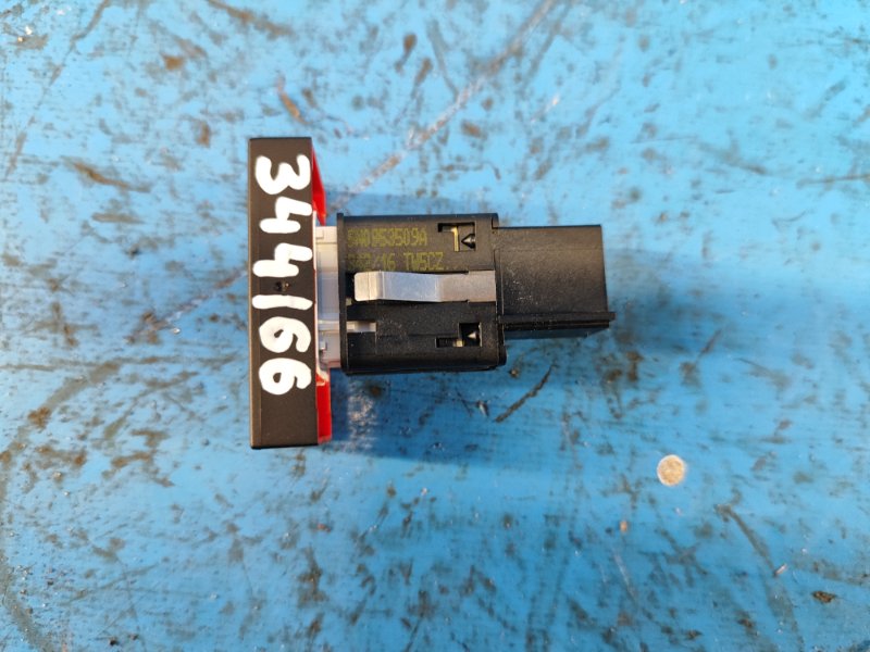 Hazard warning button for Volkswagen Tiguan 08-17 2017