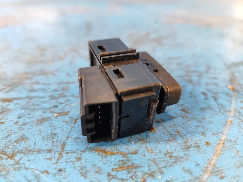 Central locking button for Volvo XC70 07-16