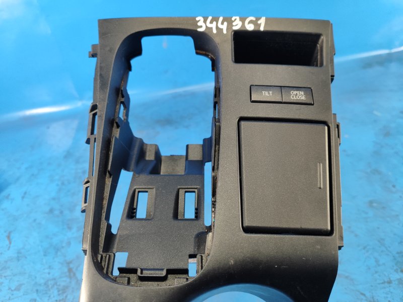 Interior plastics of the Lexus CT200 11-17 2012