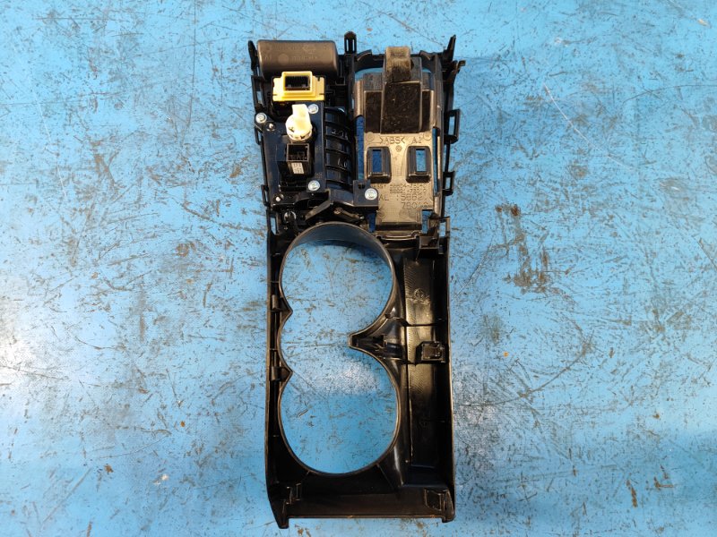 Interior plastics of the Lexus CT200 11-17 2012