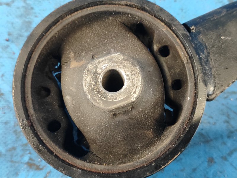 Upper engine mount TOYOTA SIENNA 11-16 2015 Right.
