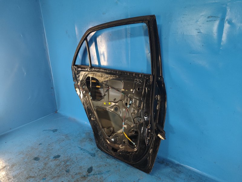 Door TOYOTA COROLLA 150 06-13 Left. Rear.