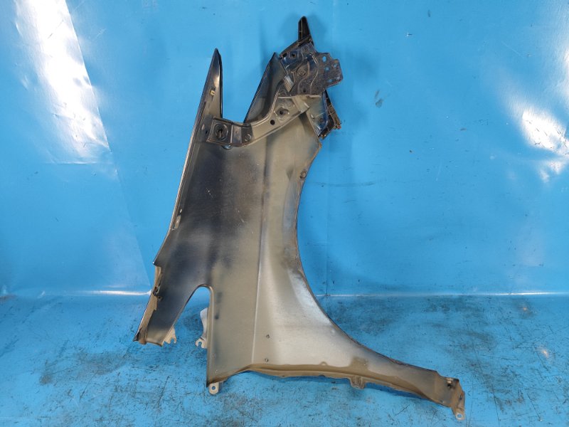 Front wing TOYOTA PRIUS - 30 09-17 Lev.