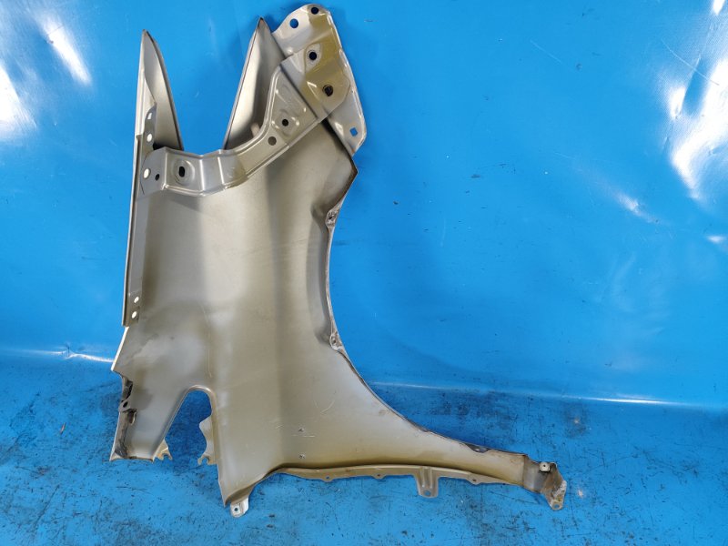 Front wing TOYOTA PRIUS - 30 09-17 Lev.