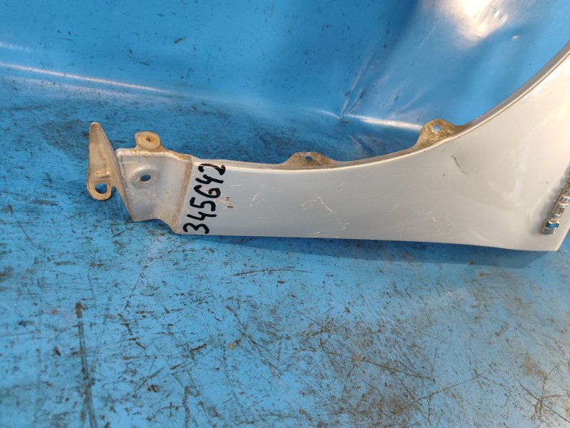 Front wing TOYOTA PRIUS - 30 09-17 Lev.