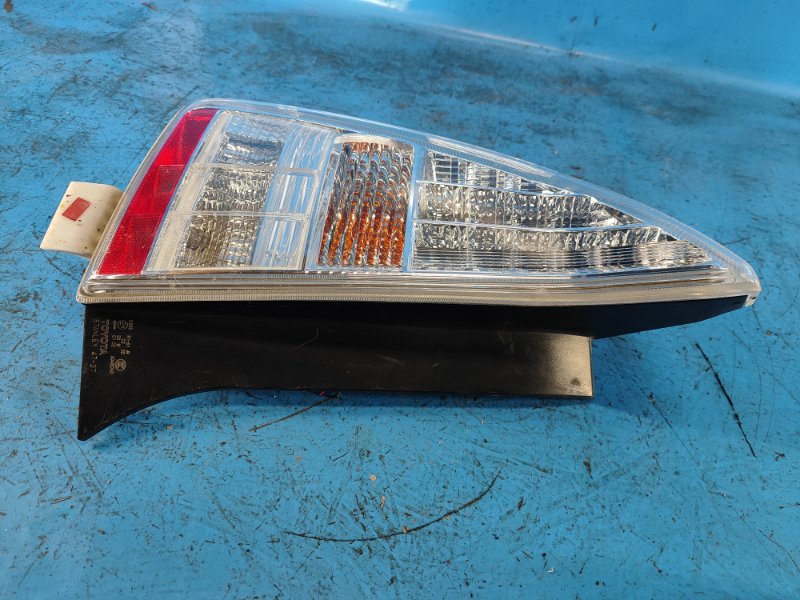 External lamp TOYOTA PRIUS - 30 09-17 Lev.