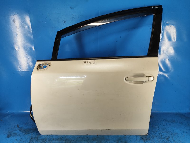 Door TOYOTA PRIUS PLUS 11-14 Left. Front.