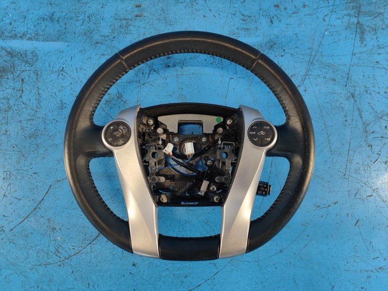 Toyota Prius steering wheel - 30 09-17
