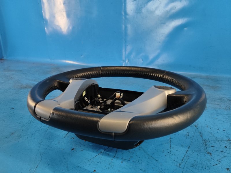 Toyota Prius steering wheel - 30 09-17