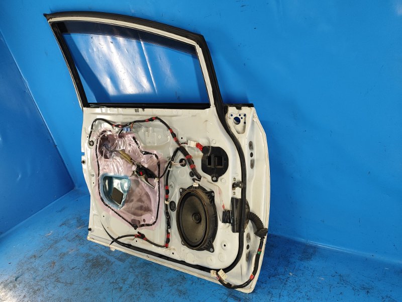 Door TOYOTA PRIUS PLUS 11-14 Left. Front.