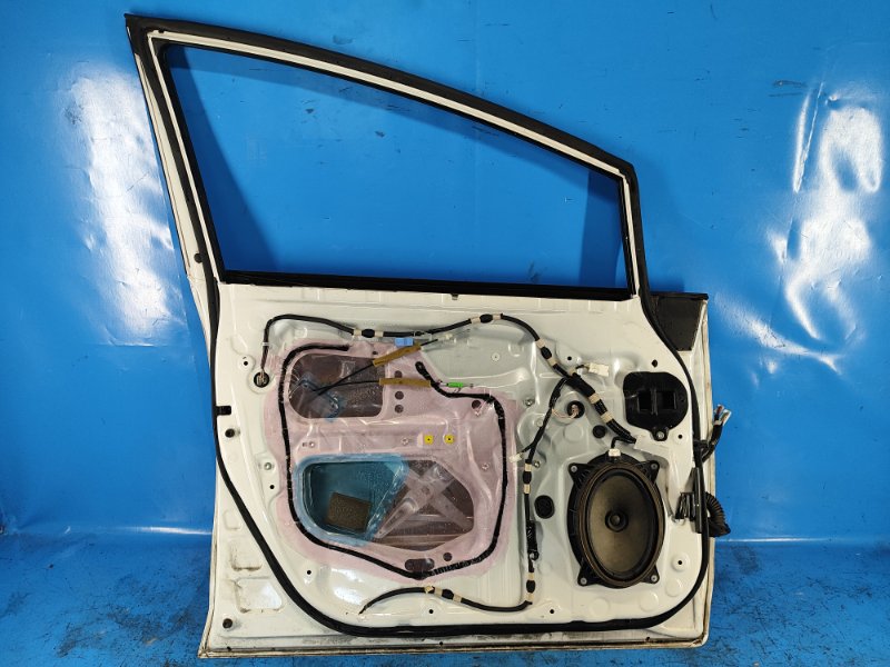 Door TOYOTA PRIUS PLUS 11-14 Left. Front.