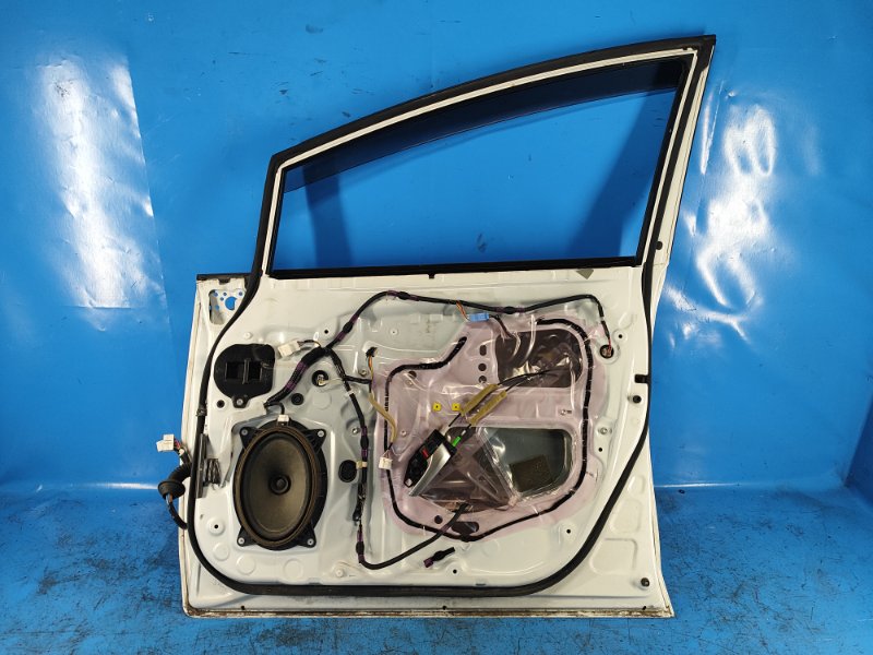 Door TOYOTA PRIUS PLUS 11-14 Right Front.