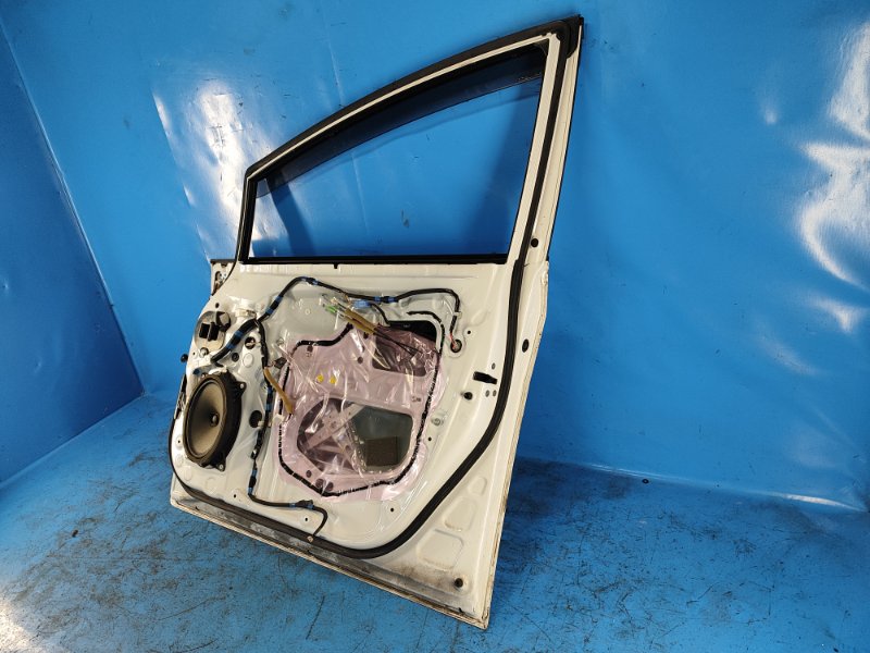 Door TOYOTA PRIUS PLUS 11-14 Right Front.