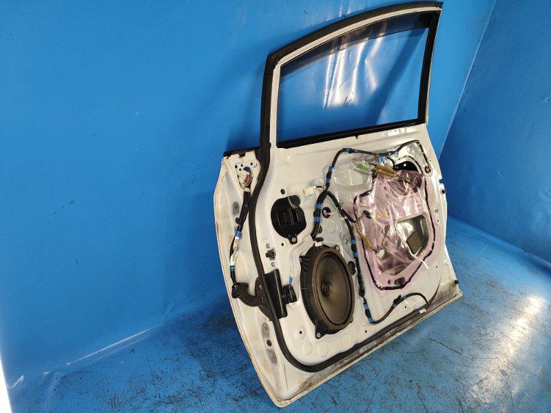 Door TOYOTA PRIUS PLUS 11-14 Right Front.
