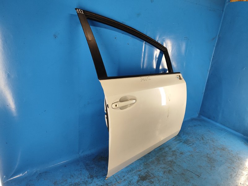 Door TOYOTA PRIUS PLUS 11-14 Right Front.