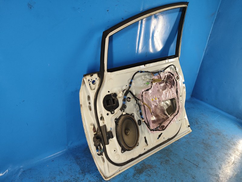 Door TOYOTA PRIUS PLUS 11-14 Right Front.