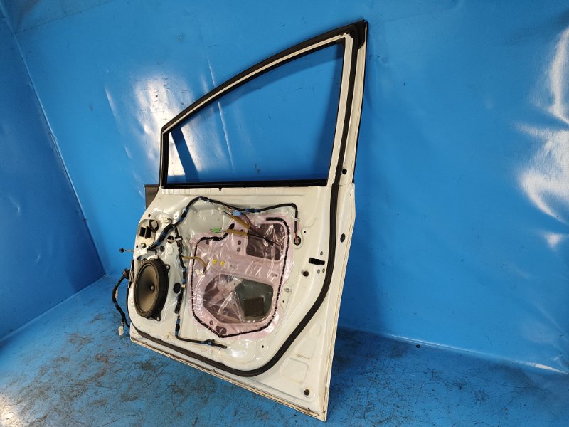 Door TOYOTA PRIUS PLUS 11-14 Right Front.