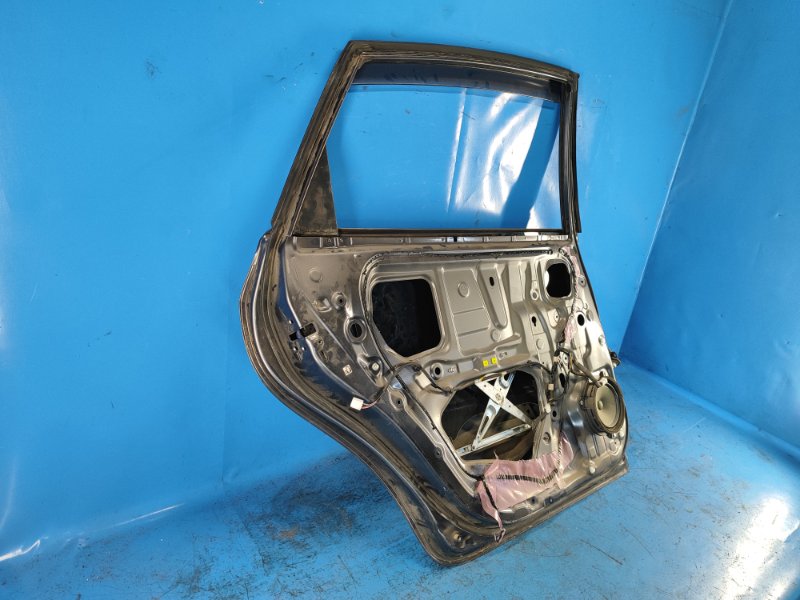 Door TOYOTA PRIUS PLUS 11-14 Left. Rear.