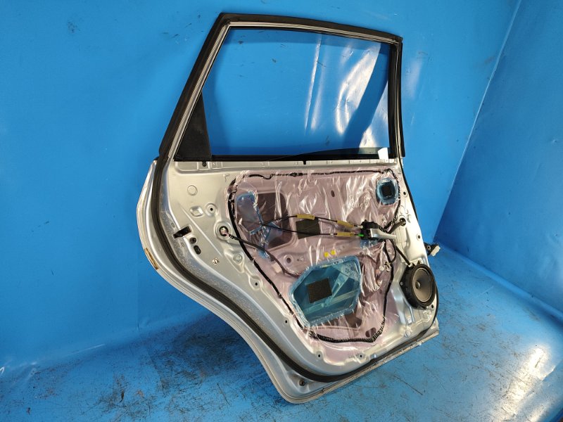 Door TOYOTA PRIUS PLUS 11-14 Left. Rear.