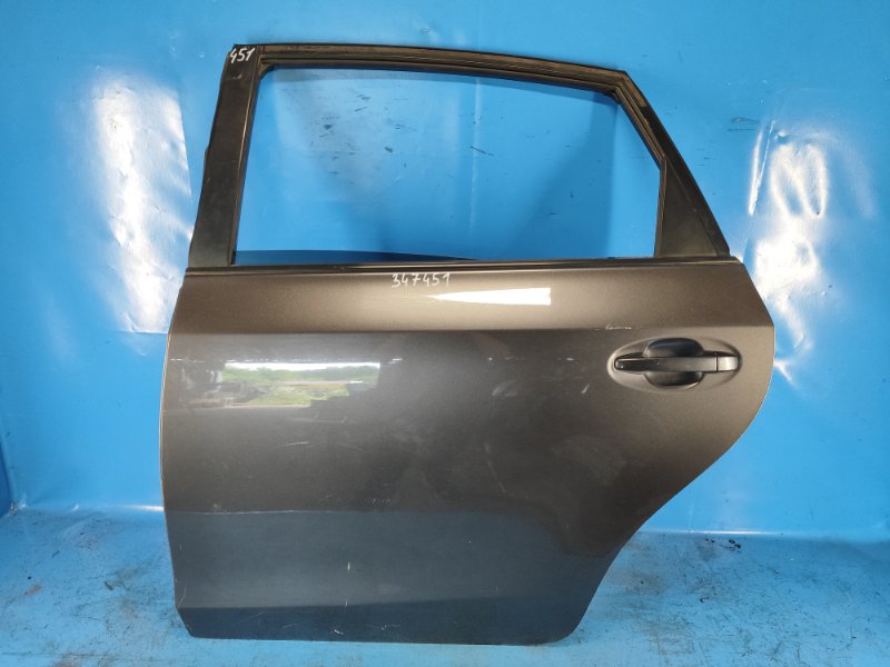 Door TOYOTA PRIUS PLUS 11-14 Left. Rear.