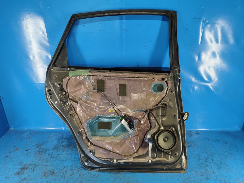 Door TOYOTA PRIUS PLUS 11-14 Left. Rear.