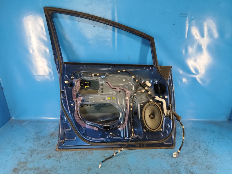 Door TOYOTA PRIUS PLUS 11-14 Left. Front.