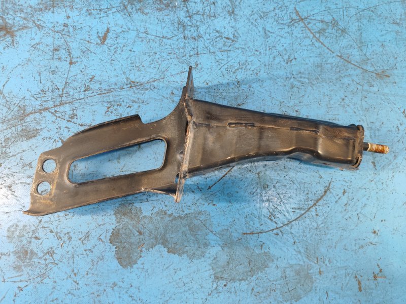 Front bumper reinforcement bracket VOLVO XC70 07-16 Left.