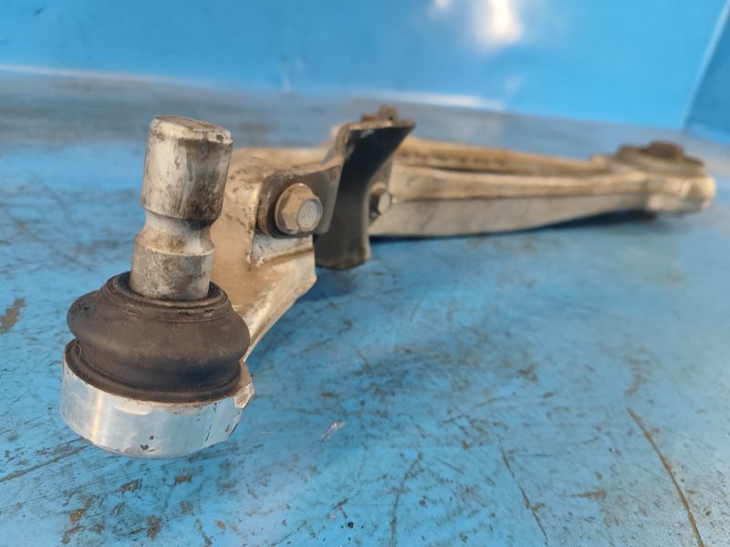 Lower front suspension arm NISSAN PATHFINDER R52 12-21 Left.