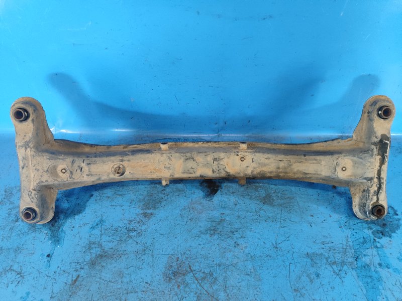 Rear suspension beam for the 96-01 Lexus ES300
