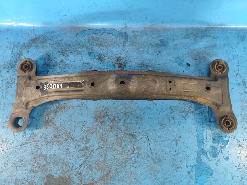 Rear suspension beam for the 96-01 Lexus ES300