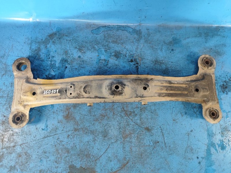 Rear suspension beam for the 96-01 Lexus ES300