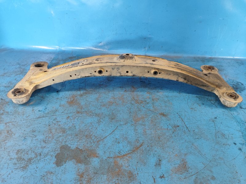 Rear suspension beam for the 96-01 Lexus ES300