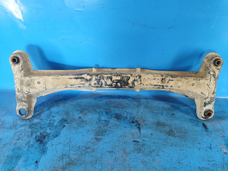 Rear suspension beam for the 96-01 Lexus ES300