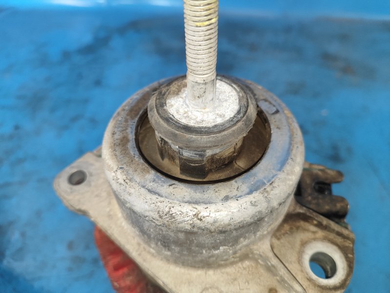 Lower engine mount FORD MUSTANG 15- Left.