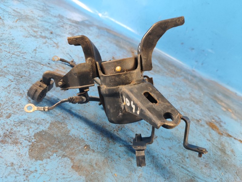 Upper engine mount TOYOTA PRIUS - 30 09-17 Right.