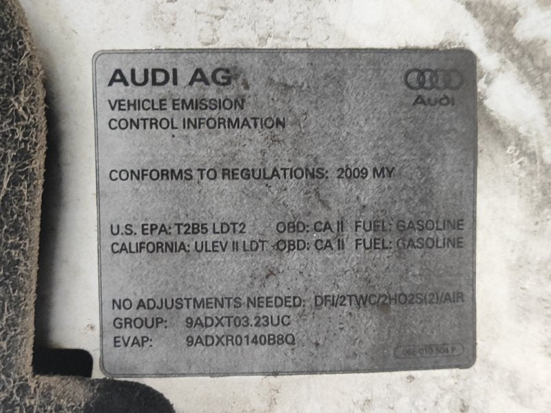 Hood of the Audi Q5 08-16