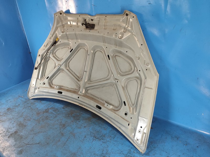 Hood of the Hyundai Accent MC 06-10