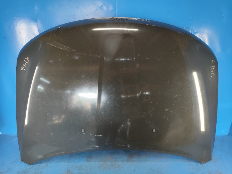 Hood of the Jeep Grand Cherokee 11-22 2016