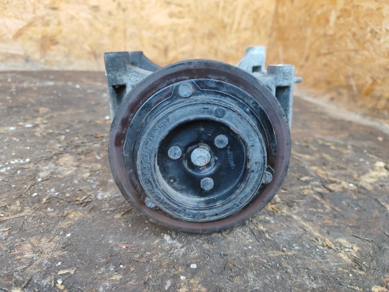 Air conditioning compressor for a Jeep Grand Cherokee 11-22 2016