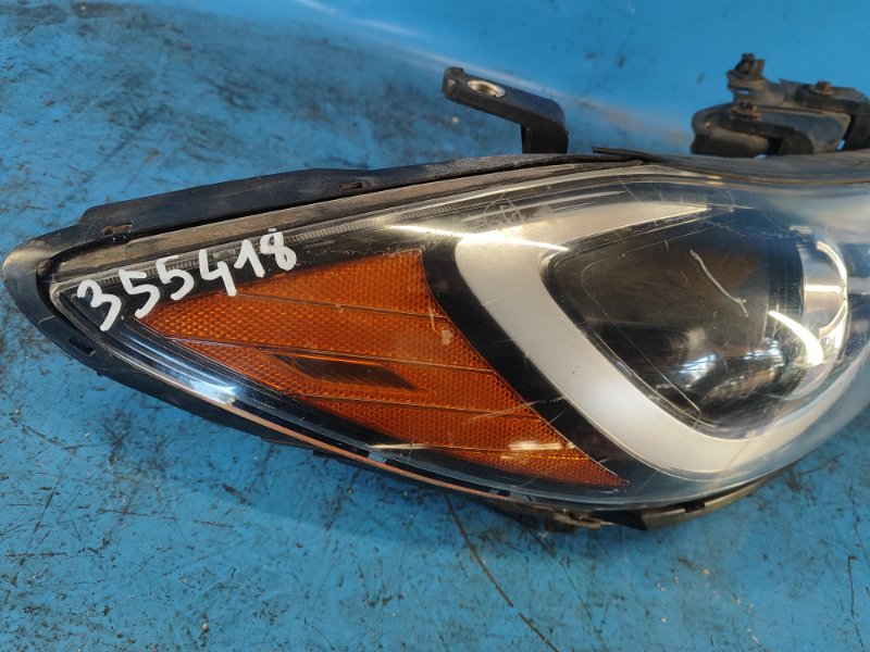 Headlight HYUNDAI ELANTRA AD 16- Right