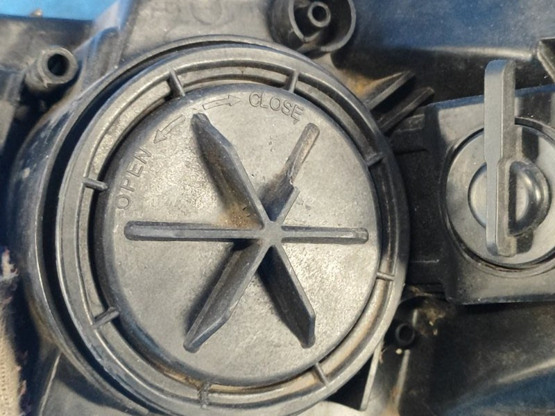 Headlight HYUNDAI ELANTRA AD 16- Right
