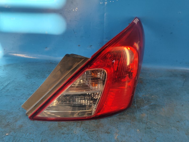External light NISSAN VERSA B17 11-19 Right.