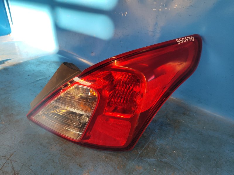 External light NISSAN VERSA B17 11-19 Right.