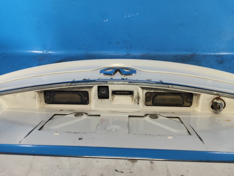 Trunk lid INFINITI M25/M37/M56/Q70/M35H 10-16